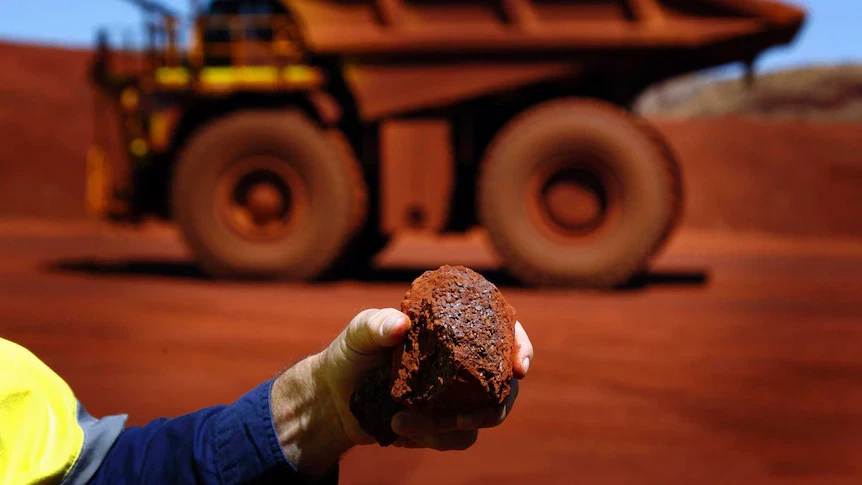 Il minerale di ferro è sceso sotto i $ 100 e le armi australiane si sono tras...